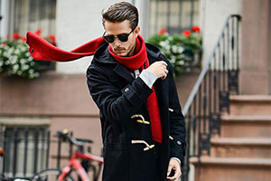 What types of men's accessories will suit the duffle coat?