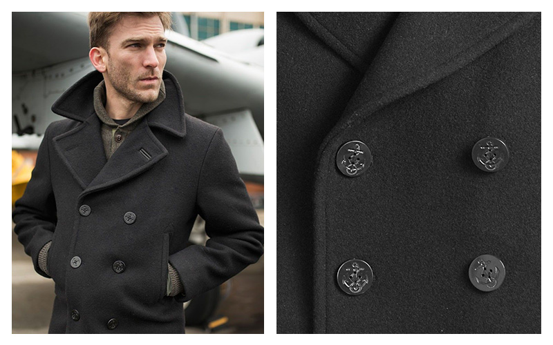 I bottoni sul Peacoat moderno I bottoni di Peacoat