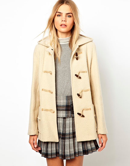 Look con dufflecoat femminile corto e gomma di tartan Dufflecoat femminile