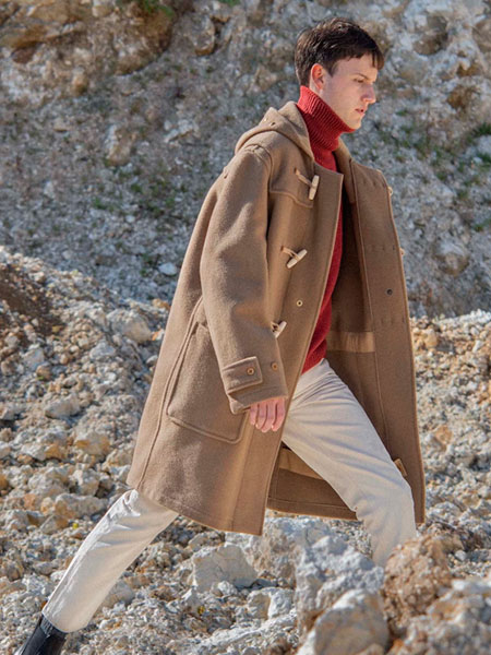 Il dufflecoat autunnale maschile e lo stile casual