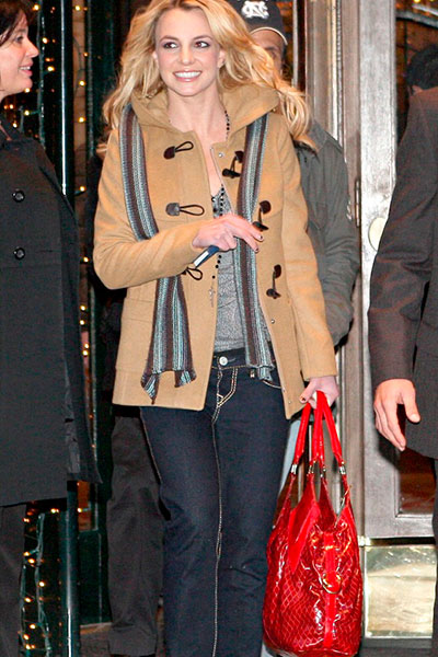 La cantante Britney Spears in un dufflecoat Britney Spears in un dufflecoat