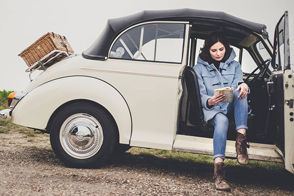 Dufflecoat femminile e scarpe alte